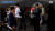 지난해 12월 28일 멕시코 테오티와칸 피라미드 유적지에서 이종걸 의원(사진 오른쪽 원)이 이주영 의원의 사진을 찍어주고 있다. [사진 JTBC 방송 캡처] 