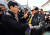 23일 손혜원 의원이 기자간담회를 한 목포 근대역사문화공간 거리에서 한 시민이 부동산 투기 의혹을 제기한 시민단체회원과 실랑이를 벌이고 있다. 프리랜서 장정필