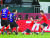 축구대표팀 김진수(오른쪽 둘째)가 바레인과 아시안컵 16강전에서 결승골을 터트린 뒤 무릎 슬라이딩 세리머니를 펼치고 있다. [뉴스1]
