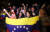 23일 밤 베네수엘라 현지에서 시위대가 구호를 외치고 있다. [EPA=연합뉴스]