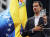 23일 후안 과이도 베네수엘라 국회의장이 헌법 축소본을 들고 시민들 앞에서 선언하고 있다. [EPA]