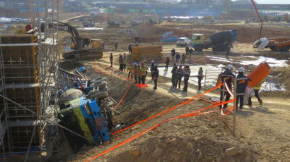 김포 아파트 공사장서 트럭 전도…1명 사망·2명 부상