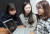 부천 상일중학교 3학년 학생들이 23일 부천 한 독서실에서 TV 드라마 SKY캐슬에 대해 이야기하고 있다. 최정동 기자