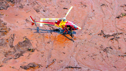 [사진] 브라질 광산댐 붕괴 340여 명 사망·실종
