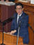 아베 총리가 31일 안경을 쓴 채 의원들의 답변에 답하고 있다. [UPI=연합뉴스] 