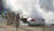 소방관들이 1일 오전 서울 여의도 국회 앞 잔디 광장으로 들어온 승용차에서 발생한 화재를 진화하고 있다.  변선구 기자 