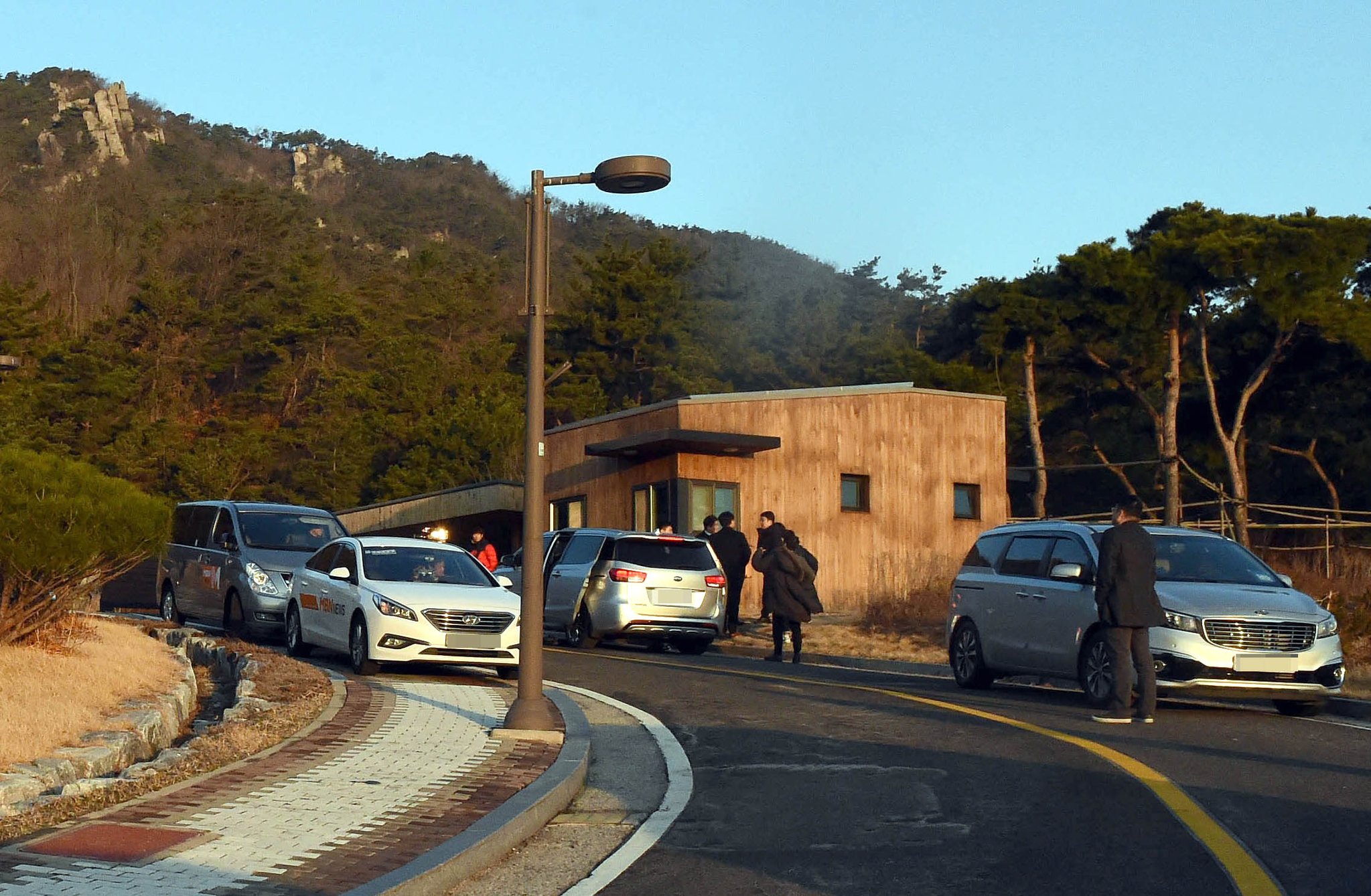 사진으로 정리한 김지은씨 폭로부터 안희정 법정구속까지 | 중앙일보