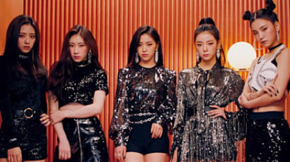 ITZY to Officially Debut February 12th With Debut Song "DALLA DALLA"!!