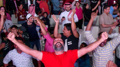 [서소문사진관]응원 관중 입국 금지. 외로운 싸움서 승리한 카타르