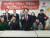 한국당 전당대회 출마를 선언한 심재철 의원이 30일 경기 파주에서 지역 당원들과 기념사진을 찍는 모습. 김준영 기자