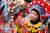  2일(현지시간) 중국 난징에서 한 어린이가 전통의상을 입고 있다. [로이터=연합뉴스]