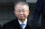 양승태 전 대법원장이 지난달 23일 서울 중앙지법에서 열린 영장실질심사를 마친 뒤 밖으로 나서고 있다. [연합뉴스]