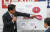 자유한국당 정우택 원내대표가 2017년 10월 23일 오전 국회에서 열린 국정감사대책회의에서 &#39;문재인 정부 7대 신적폐&#39;를 발표하고 있다. 임현동 기자