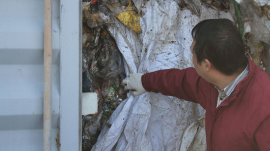 "악취, 부패"…韓 반입 필리핀 수출 쓰레기 컨테이너 열어보니