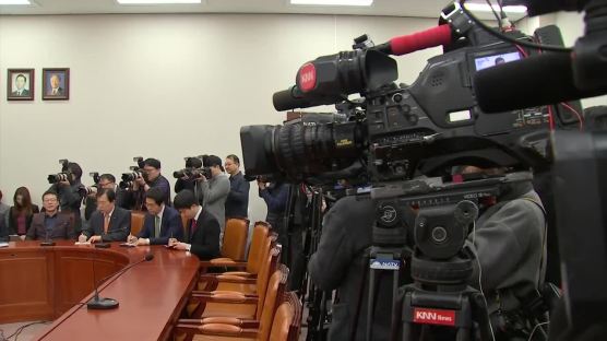 한국당 "웬 대선불복 타령? 민주당, 여론조작 덮어씌우려해"