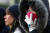 지난 7일 오후 서울 종로구 광화문 네거리 앞에서 한 시민이 옷을 여미고 있다. [뉴시스]