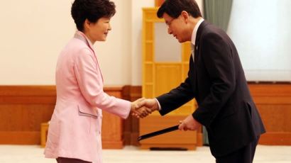 박근혜-황교안 미묘한 관계…탄핵 거치면서 균열 생겼나