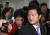 바른미래당 이언주 의원(왼쪽)과 김태우 전 검찰 수사관이 지난달 24일 국회 정론관에서 기자회견을 마친 뒤 이동하고 있다. 오종택 기자