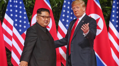 트럼프 "김정은과 하노이서 만난다…북한은 '경제 로켓' 될 것" 