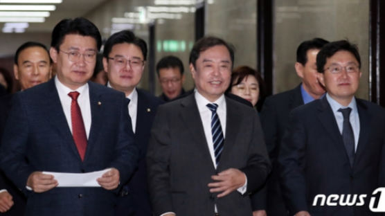 “윤리위 제소” “선관위장 사퇴”…후보들 보이콧에 강경 대응 목소리
