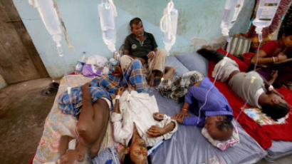 인도 '밀주 사망자' 116명으로 급증…총선 앞두고 음모론까지 