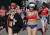  미국 시민들이 9일(현지시간) 큐피드 언디런 행사에 참가해 속옷 차림으로 거리를 달리고 있다. [UPI=연합뉴스]