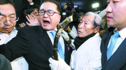 한국당 ‘5·18 헛발질’…보수진영 “우파를 조롱거리 만들어”