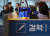 지난달 29일 인천공항에서 입국객들이 체온을 측정하기 위한 열화상카메라 앞을 지나고 있다. [연합뉴스]