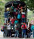 베네수엘라를 탈출하는이민자들이 10 일 콜롬비아 북부 데 산탄데르 지방의 팜 플로 나로가는 길의 트럭에 오르고 있다. [AFP=연합뉴스]