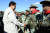 마두로 대통령이 10일 베네수엘라 미란다의 기니 푸로 포트에서 열린 기념식에 참석해 군인들을 격려하고 있다. [Xinhua=연합뉴스]