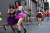  뉴욕 시민들이 9일(현지시간) 큐피드 언디런 행사에 참가해 속옷 차림으로 거리를 달리고 있다. [AFP=연합뉴스]