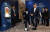 문재인 대통령이 13일 오전 부산시 해운대구 벡스코에서 열린 스마트시티 혁신전략 보고회에서 어린이들과 함께 전시제품을 시연하고 있다. 청와대사진기자단