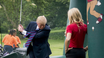 트럼프 대통령, 백악관에 5600만원짜리 골프 시뮬레이터 설치