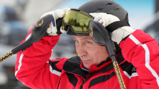 [서소문사진관]푸틴 대통령 '마초 기질' 이번엔 스키 선수로 변신