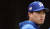 LA 다저스의 류현진이 14일(현지시간) 미국 애리조나주 글렌데일의 캐멀백랜치에서 열린 팀의 스프링캠프에서 동료들의 불펜 투구를 바라보고 있다. [연합뉴스]