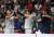 여자농구가 지난해 아시안게임에 이어 내년 도쿄올림픽에도 남북단일팀을 구성해 본선행에 도전한다. 사진은 지난해 아시안게임에서 단일팀으로 호흡을 맞춘 북측 로숙영(왼쪽)과 남측 강이슬. [연합뉴스]