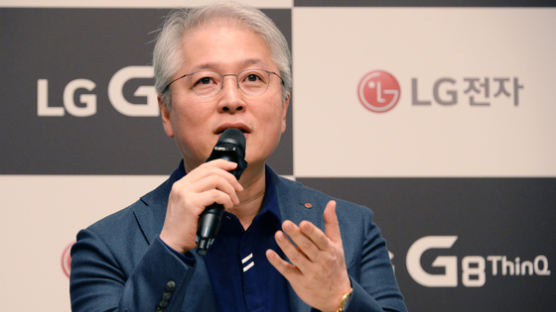 “범생이폰 그만, 특기생폰 하겠다”…LG, 5G폰 V50 공개