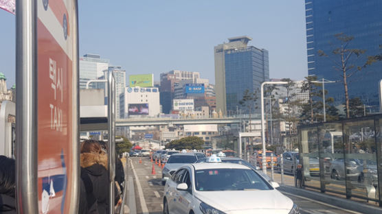[서울 택시요금 인상] “앞으로 8개월간 승객 줄 수도”…높은 인상폭, 승차공유 영향 