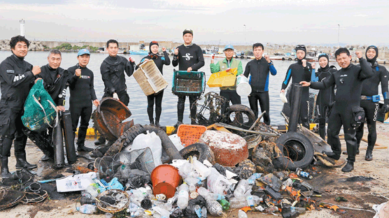 [시선집중] 10년간 해양쓰레기 1500t 수거···바다 생태계 지킴이 떴다
