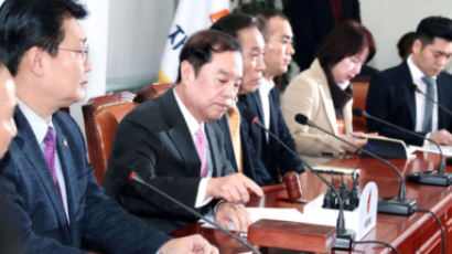 한국당 지지율 25.2%···5.18 망언에 보수도 등돌렸다