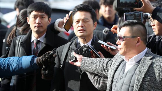 김태우, 조국·박형철 추가 고발…관련 고소·고발만 10여건