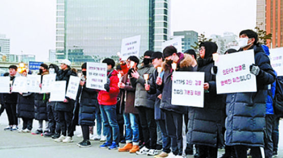 “성인이 성인물 보는 게 죄냐” https 차단에 들끓는 2030