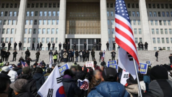국민 58% “한국당, 태극기 부대와 단절해야”