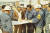 1973년 제일합섬 구미공장 건설현장에서 보고받고 있는 이병철 삼성그룹 창업주의 모습. [중앙포토]