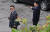 제2차 북미정상회담을 이틀 앞둔 25일(현지시간) 베트남 하노이 영빈관 인근에서 북한 경호 실무진이 주변을 살피고 있다. [연합뉴스]