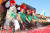 지난 달 30일 오후 경북 구미 국가5산업단지에서 열린 하이닉스 구미유치의 열망을 모으기 위한 &#39;희망 2019! 대구·경북 시도민 상생경제 한마음축제&#39;에서 구미시 새마을회, 구미선산JC, 구미시 특전사 예비군회 회원들이 SK하이닉스 구미유치 성공을 기원하는 아이스버킷 챌린지를 하고 있다.[뉴스1]