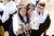 유관순 열사 의복을 입은&#39; 멀티암벽&#39; 산악회 여성회원들이 24일 오후 경기 남양주 불암산 정상에서 열린 3.1절 100주년 기념 행사를 마친 뒤 기념촬영을 하고 있다. [뉴시스]