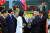 북미정상회담을 하루 앞둔 26일 김정은 북한 국무위원장이 중국과 접경지역인 베트남 랑선성 동당역에 도착해 환영단으로부터 꽃다발을 받고 있다. [연합뉴스]