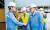 포스코는 100년 기업으로서 신성장 동력 기반 마련을 위해 박차를 가하고 있다. 사진 은 최정우 회장(오른쪽)이 광양제철소 작업현장을 방문한 모습. [사진 포스코그룹]