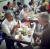 2016년 5월 버락 오바마 미국 대통령이 베트남 하노이에서 미국의 스타셰프 앤서니 부르댕과 분짜 저녁식사를 하고 있다. [사진 앤서니 부르댕 트위터]